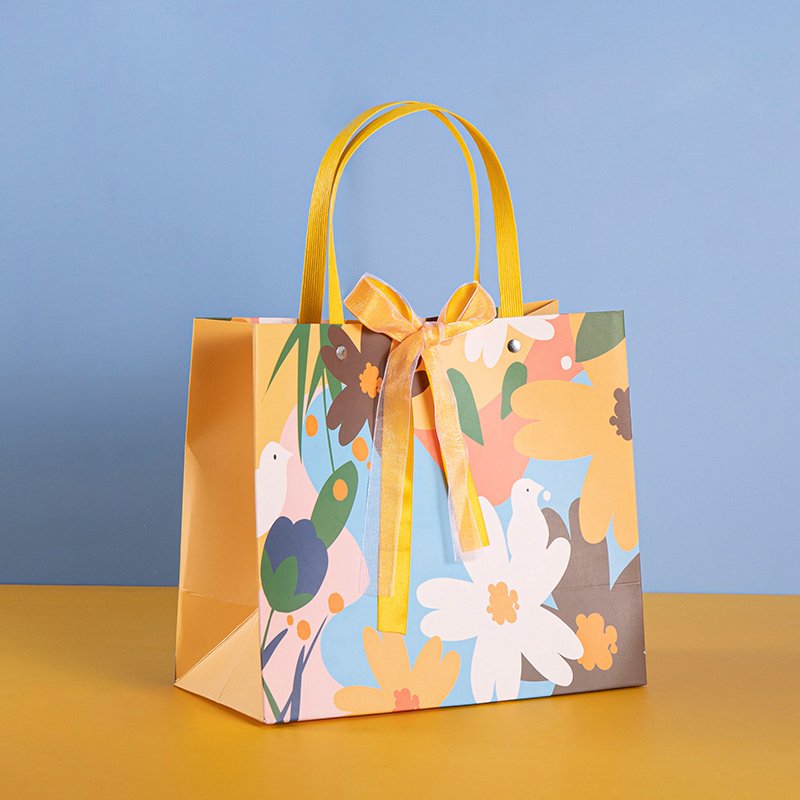 New design custom factory price Lovely gift flower White kraft paper bag for gift packaging