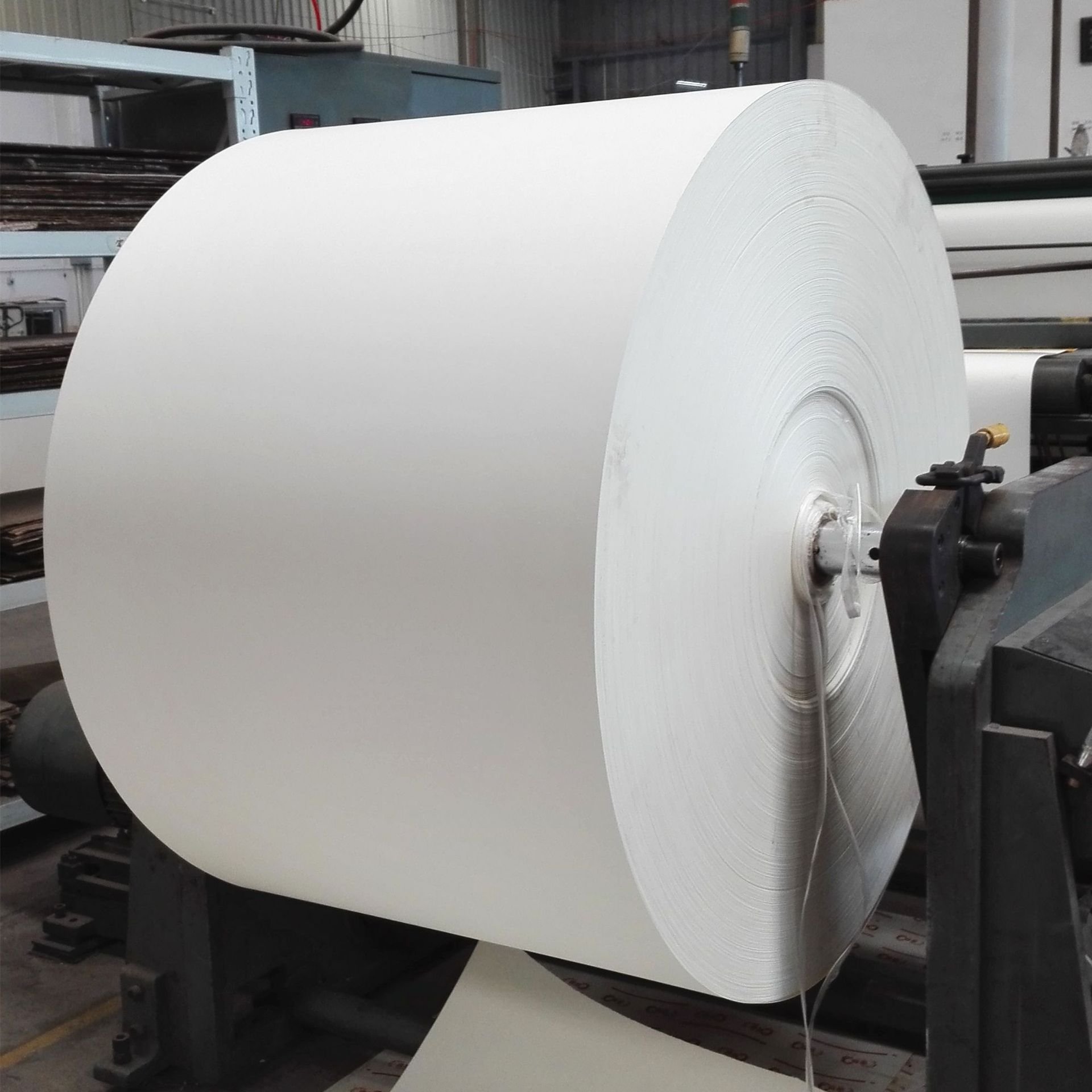Qiang Qiang paper China Factory Wholesale 100-300gsm ivory white bristol paper roll for box