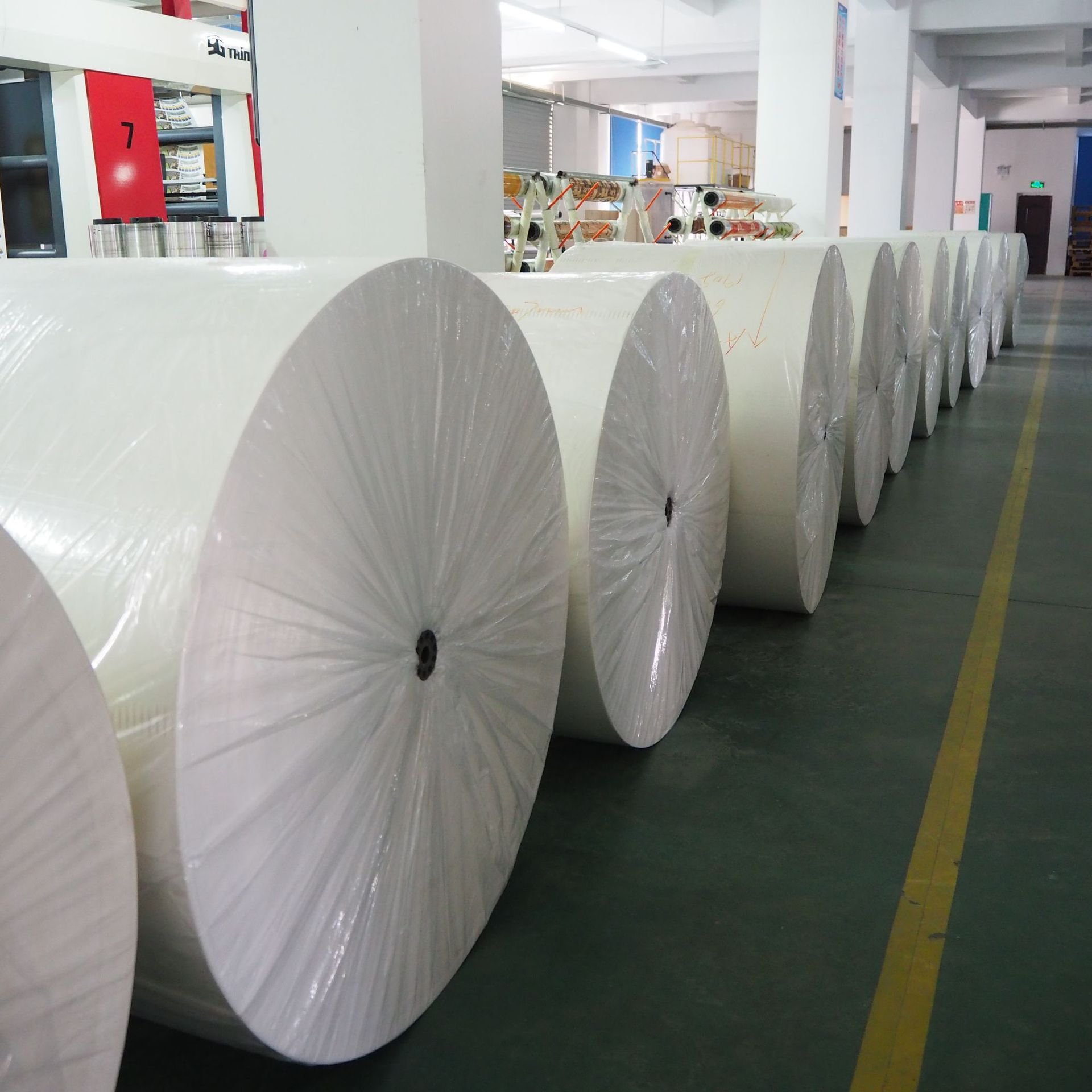 Qiang Qiang paper China Factory Wholesale 100-300gsm ivory white bristol paper roll for box
