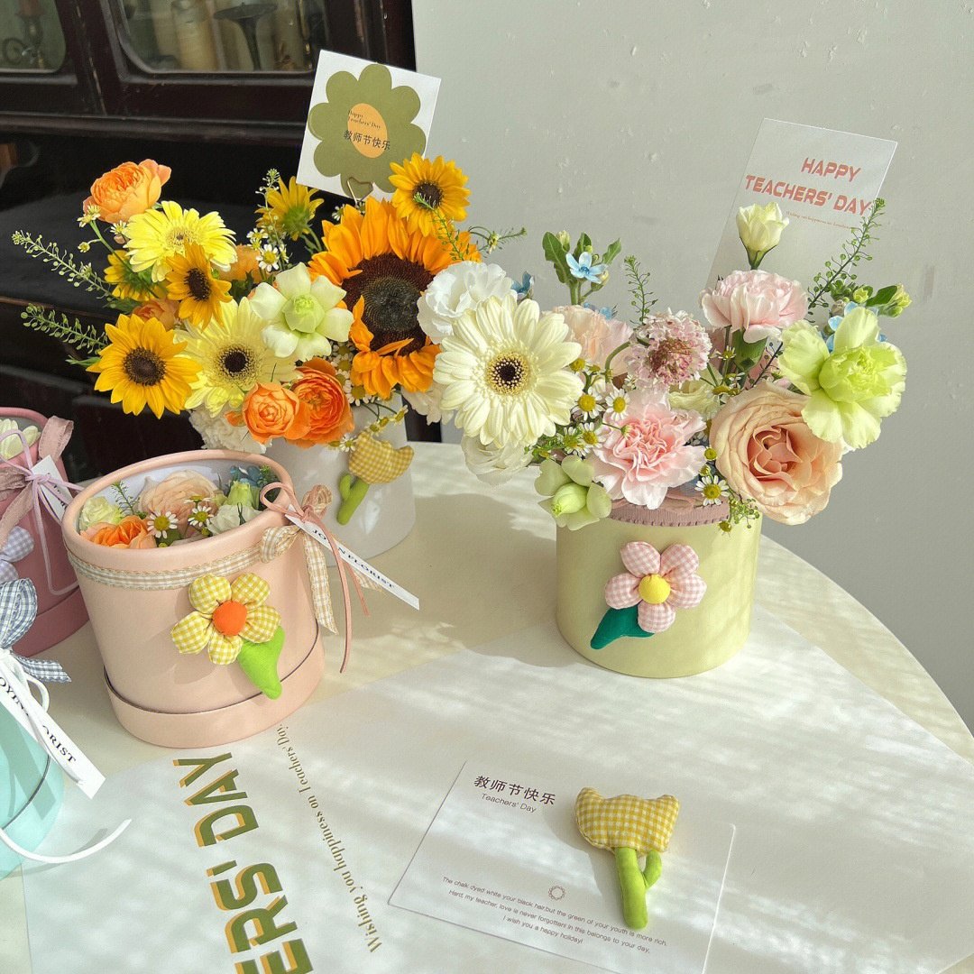 XJH 2024 Wholesale Mother's Day Transparent Carton Flower Shipping Flower Gift Box Flower Box Round Cylinder Gift Box