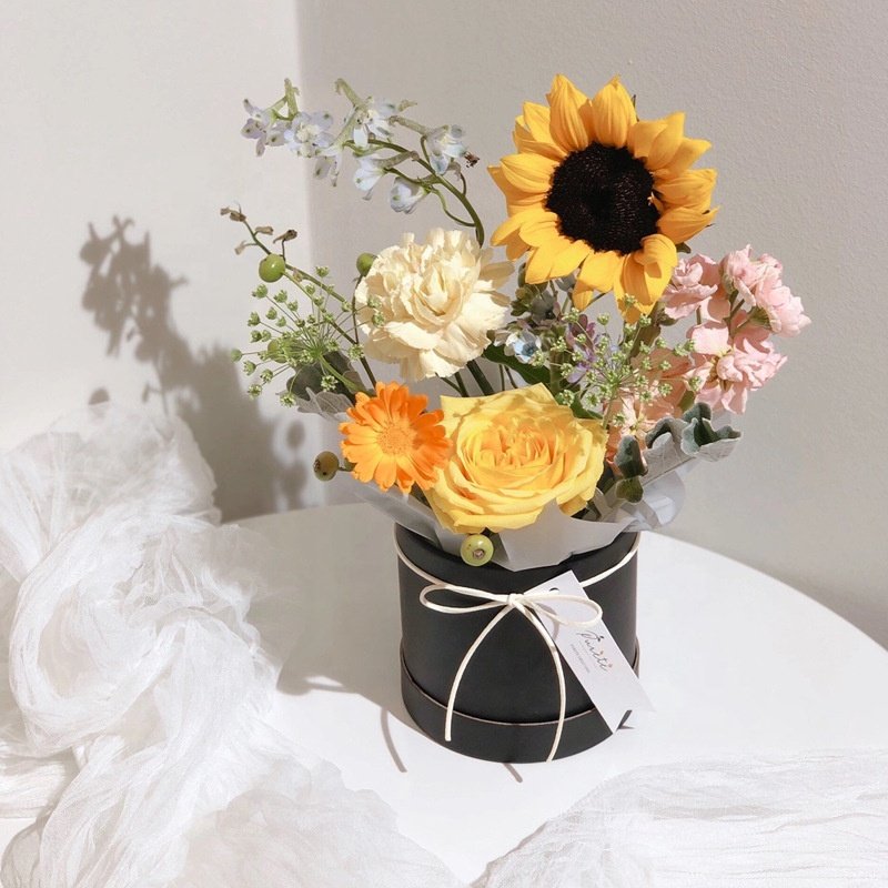 XJH 2024 Wholesale Mother's Day Transparent Carton Flower Shipping Flower Gift Box Flower Box Round Cylinder Gift Box