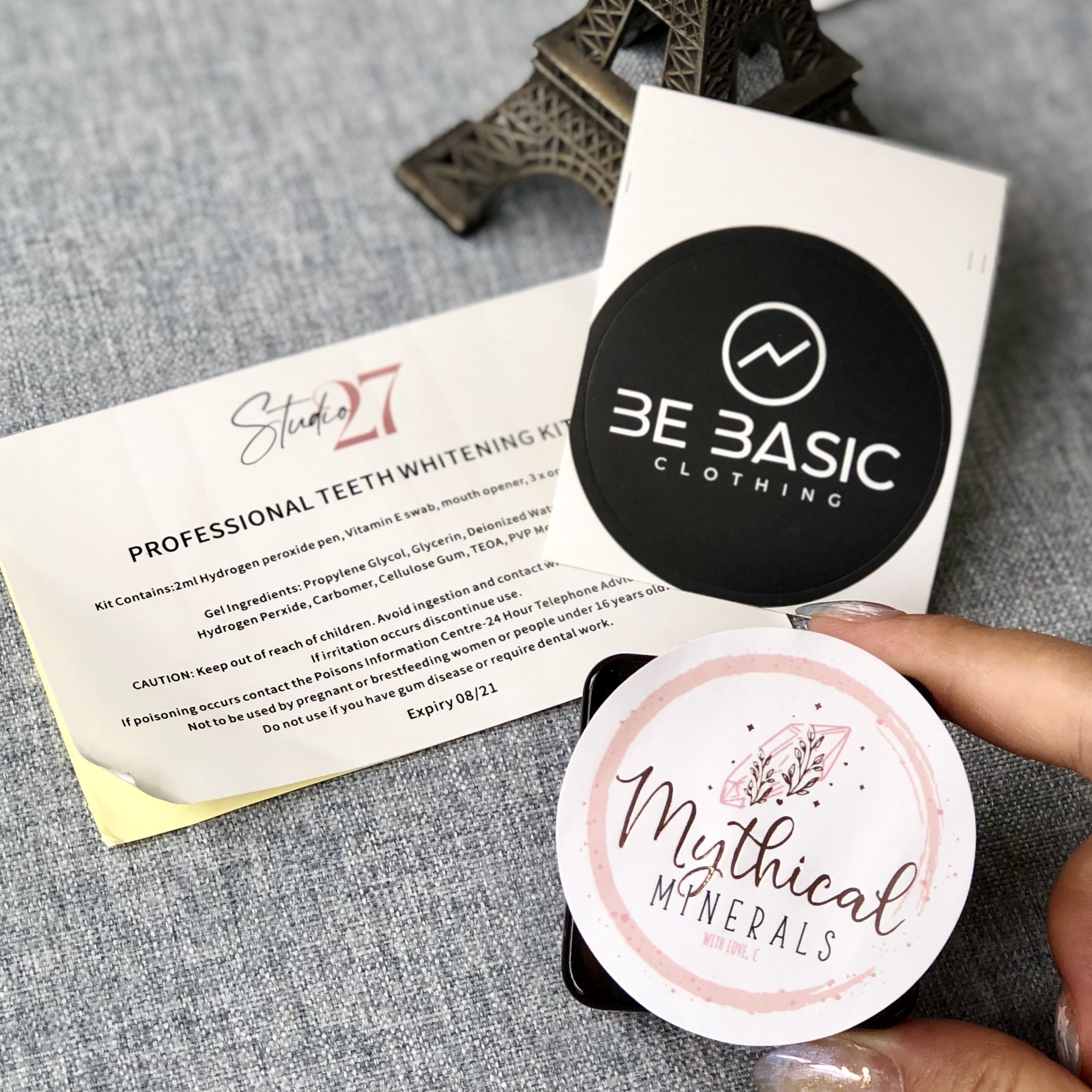 Custom Label Waterproof Vinyl Self Adhesive Logo Sticker Label, Printing Adhesive Food Stickers Design Printing Labels Stickers