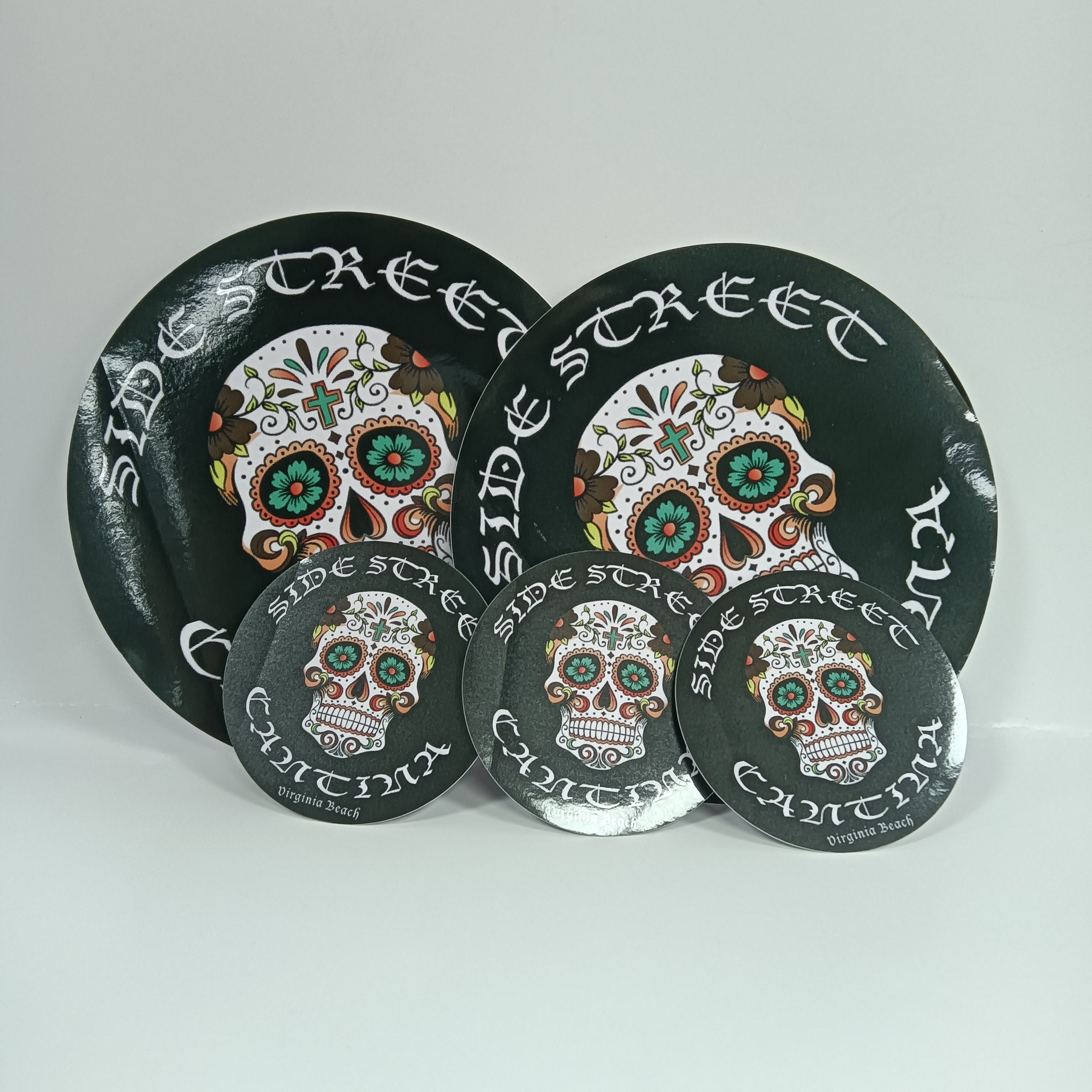 Black cartoon die cut labels round circle vinyl logo stickers individual self adhesive glue custom stickers cut back