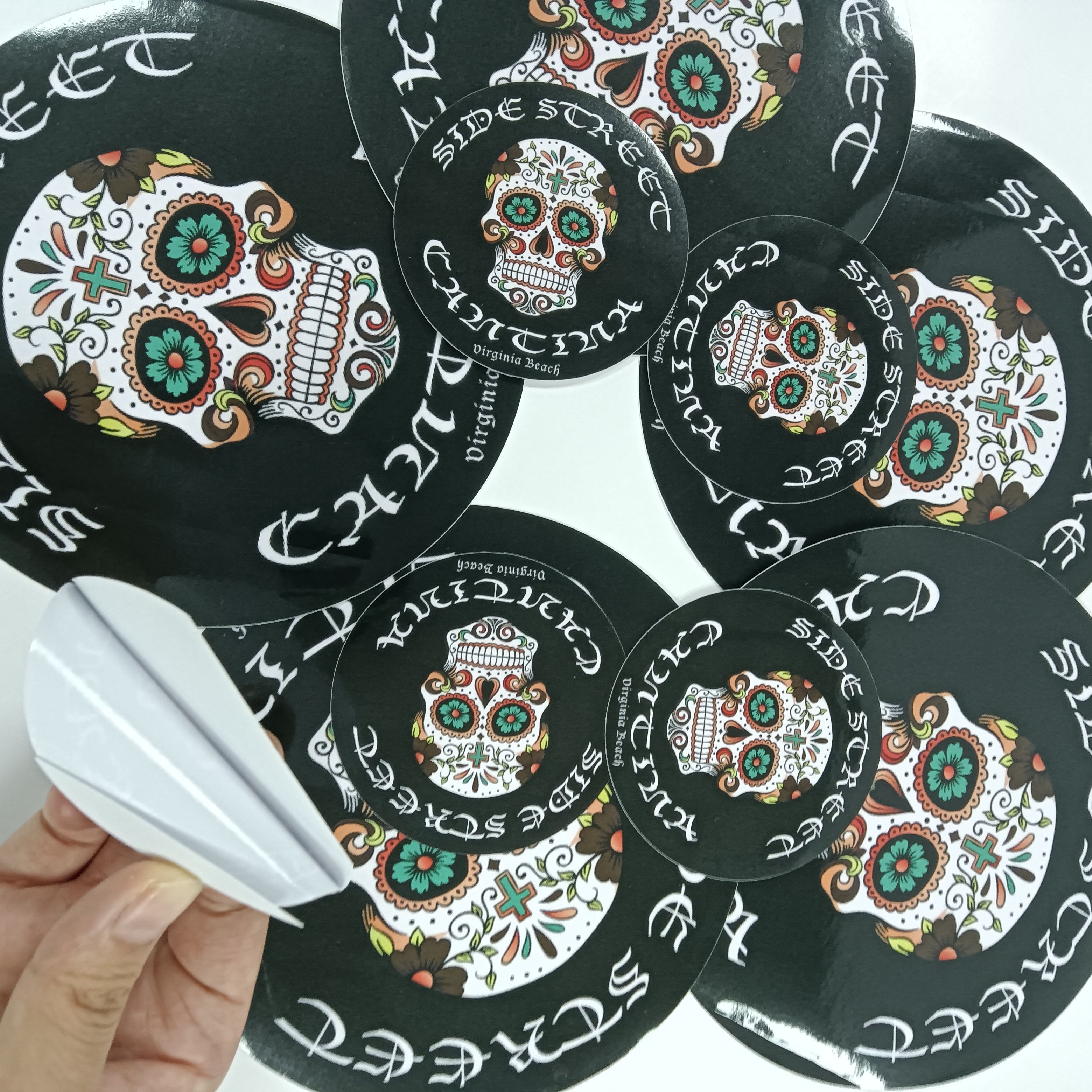 Black cartoon die cut labels round circle vinyl logo stickers individual self adhesive glue custom stickers cut back