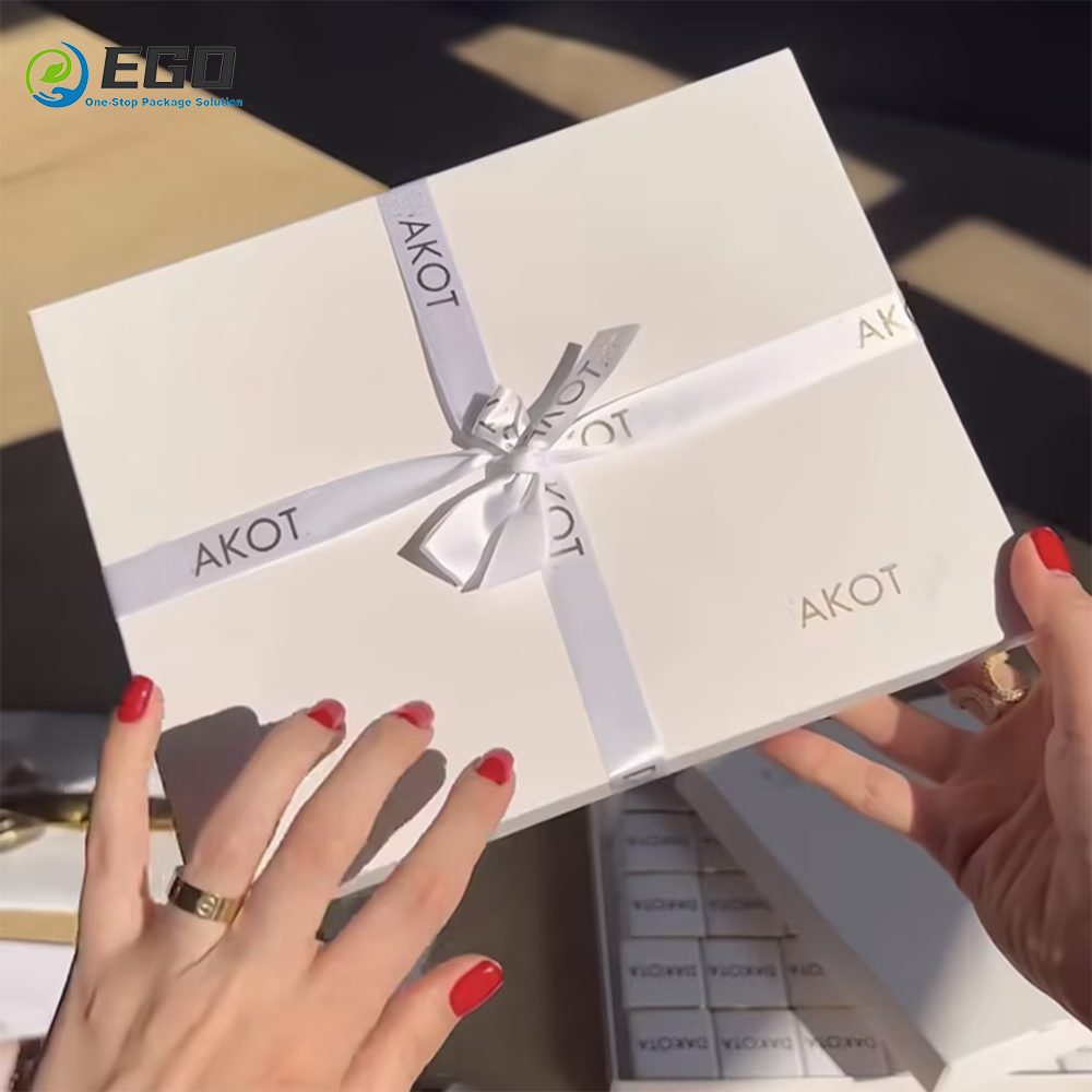 Eco-friendly Paper Box Gift Bag for Cloth Shop Mailer Box For Ecommerce Complete Packaging Solution Thank You Card Stickers