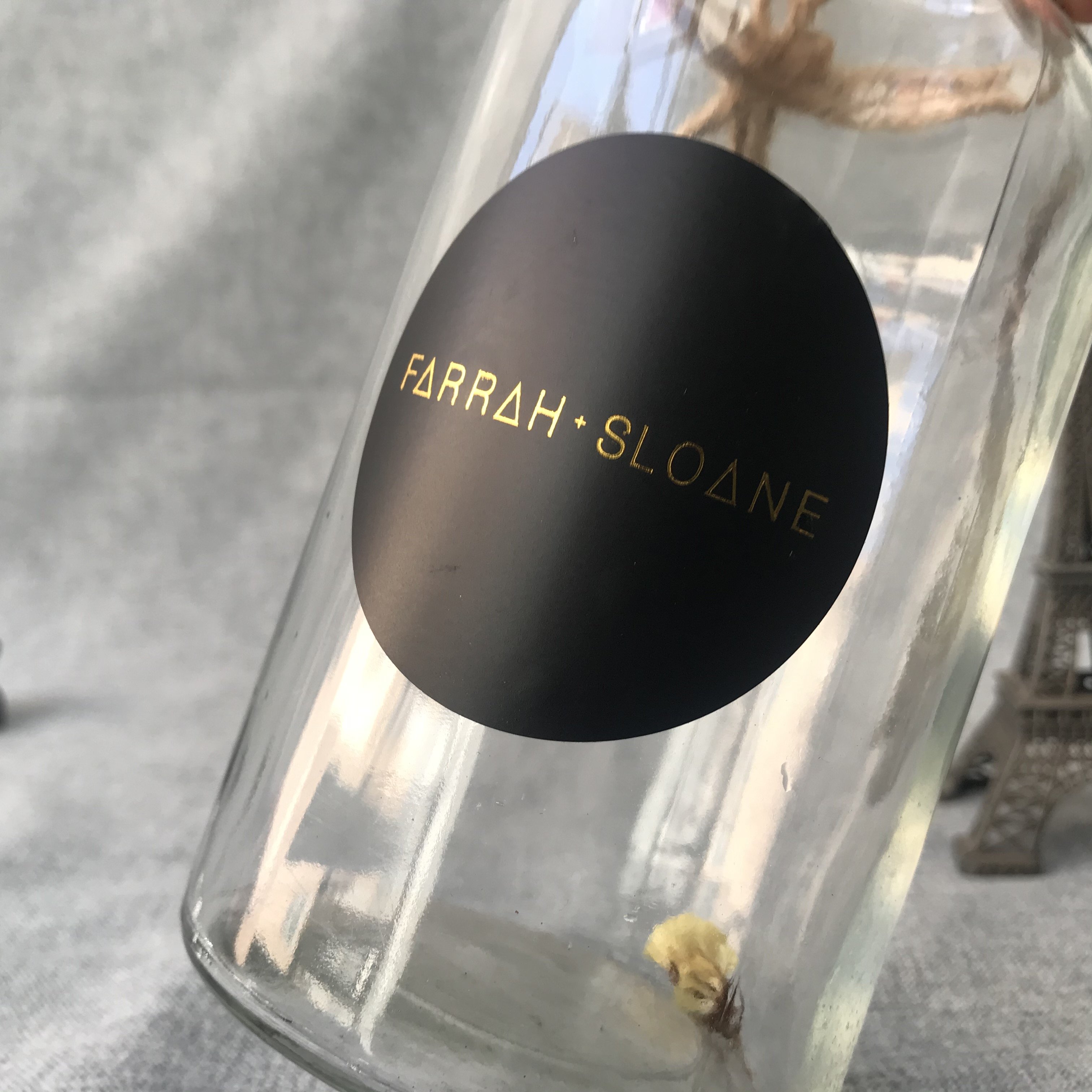 round shape luxury customized logo vinyl sticker with shiny gold foil logo printing waterproof packing labels