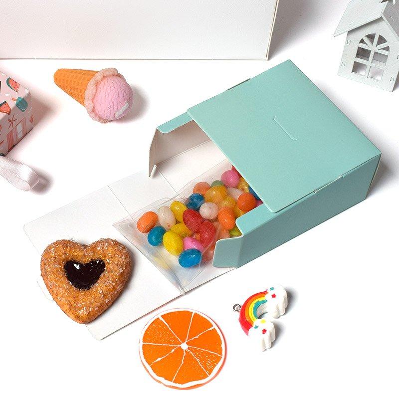 Custom gift paper packaging box with handle candy box wedding Snacks chocolate birthday party present bag