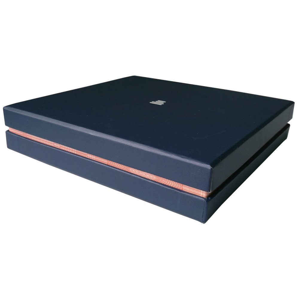 White large packaging cardboard magnetic gift boxes with lids
