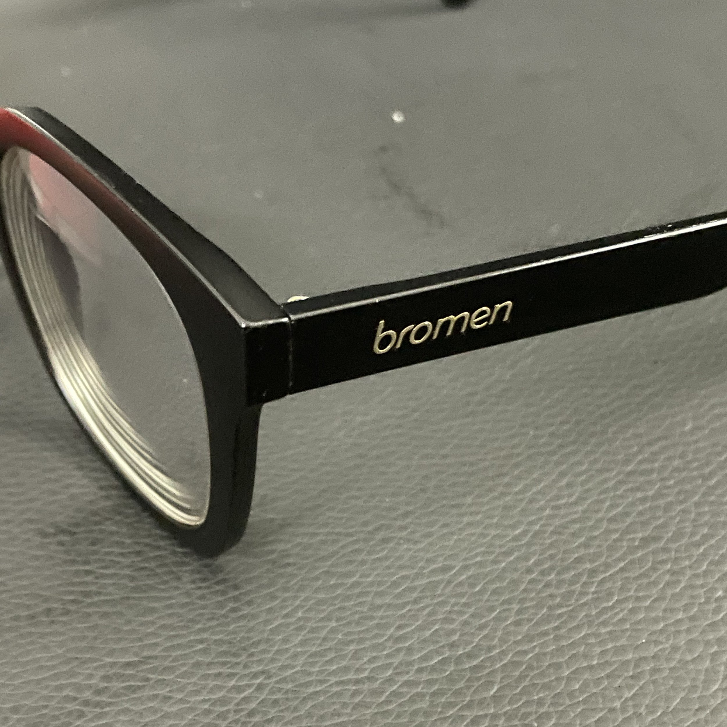Custom logo small thin 3D embossed metal logo sticker glasses frame sunglasses silver gold metal logo sticker