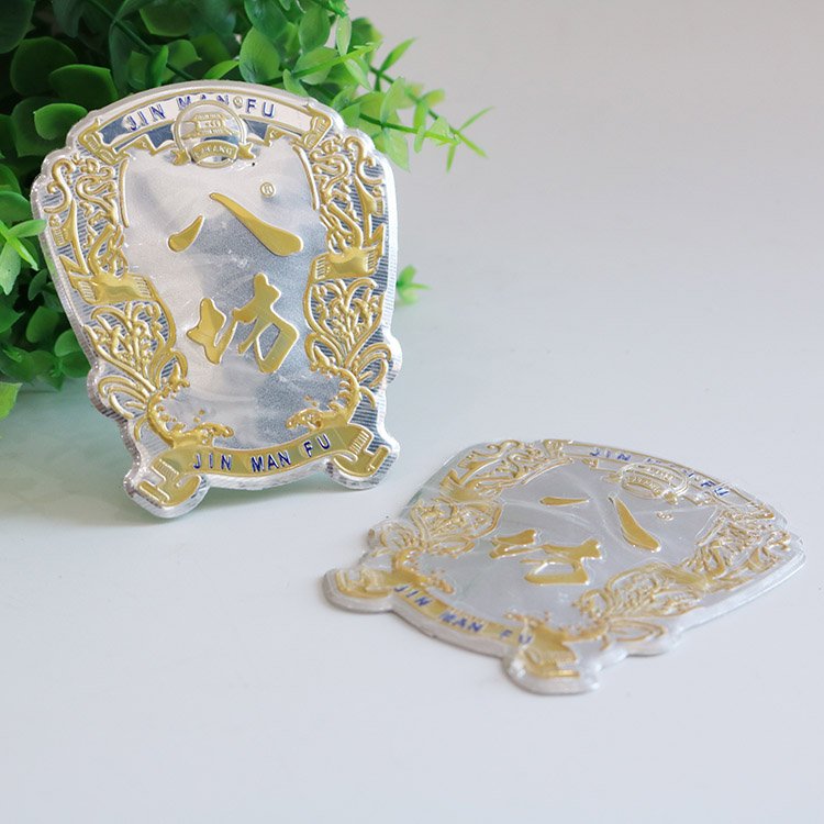 China Manufacture Gold Foil Hot Stamping Logo Raised Vintage Style Wine Label Sticker