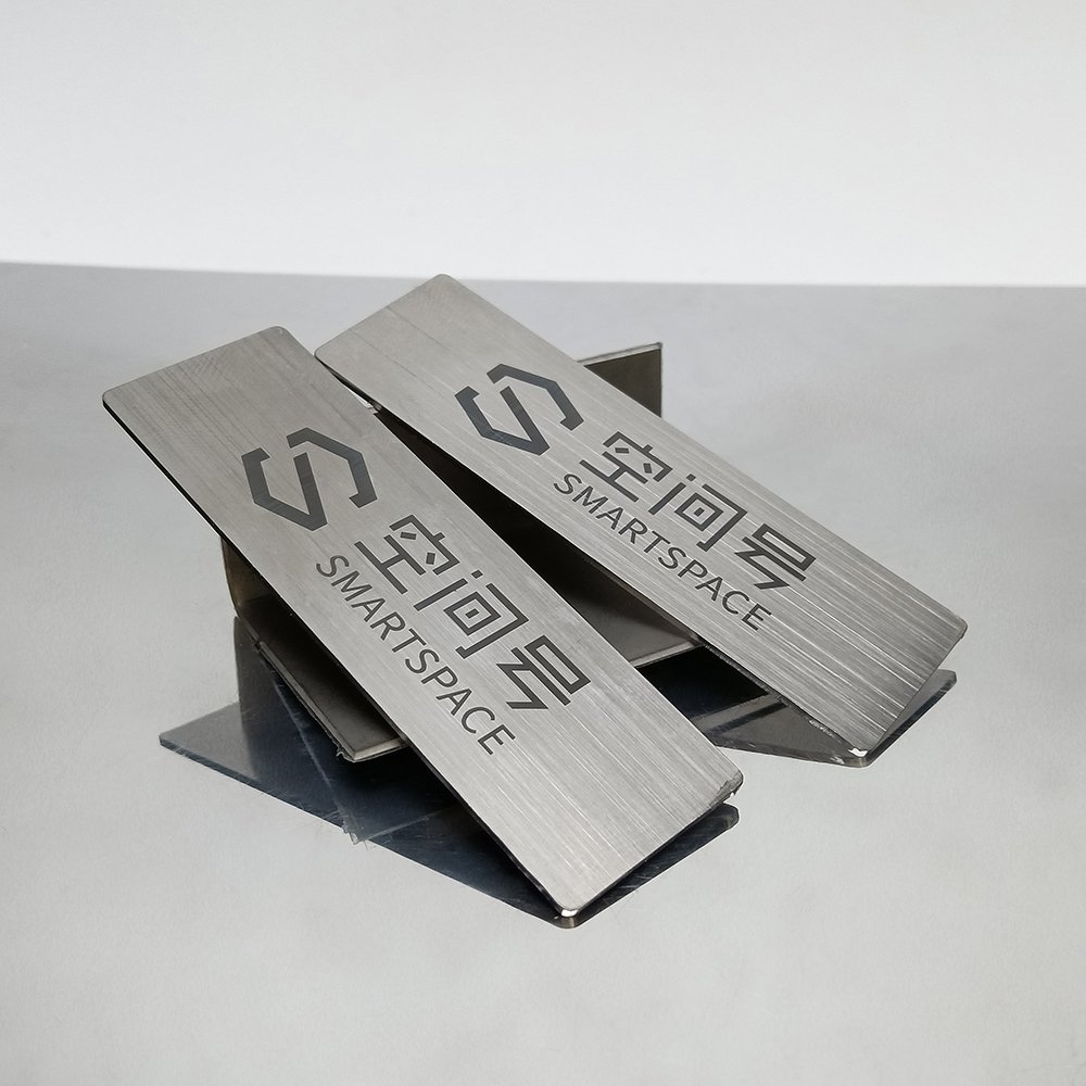 Professional Custom Waterproof Embossed Metal Sticker Tag 3dlogo Gold,Silver And Nickel Label Tag