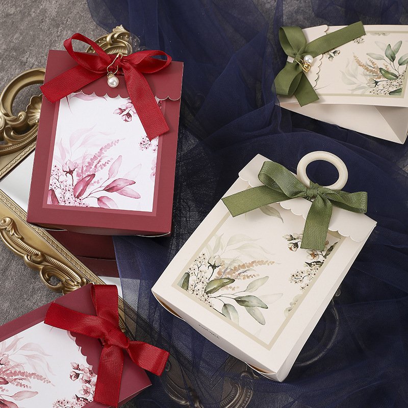 Factory Wholesale Custom Hot Sale Luxury Lily Of The Valley With Hand wedding Candy Gift Box With Logo