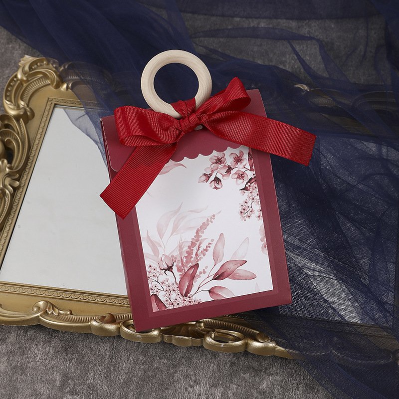 Factory Wholesale Custom Hot Sale Luxury Lily Of The Valley With Hand wedding Candy Gift Box With Logo