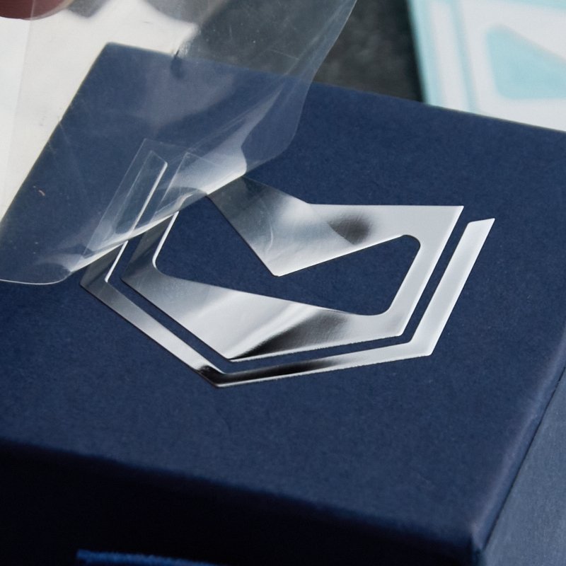 Custom Print Logo Luxury Metallic Packing Label Stickers Self-Adhesive Waterproof Vinyl Sealed Stickers for Shipping