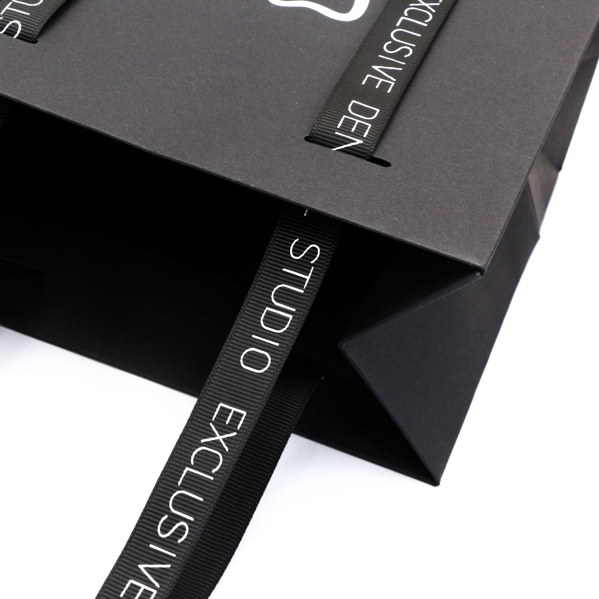 Wholesale black ivory board paper gift packaging with handles shopping bag with custom logo for clothing shoes flower paper bag