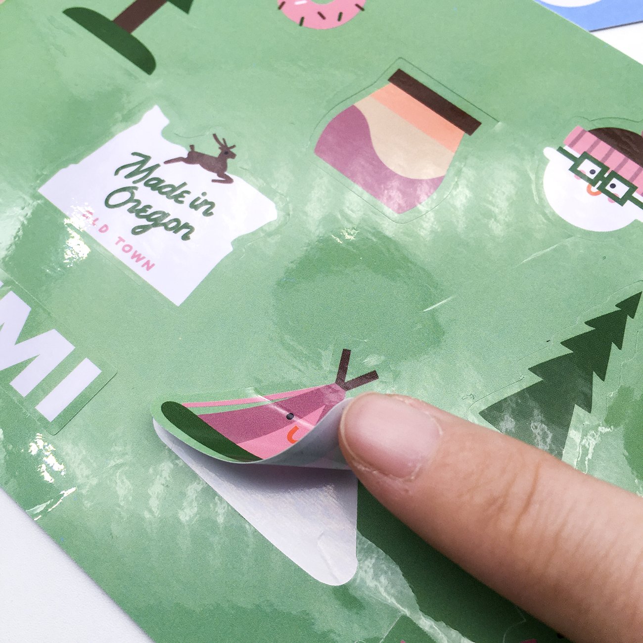 Custom Wholesale Design Sticker Adhesive Vinyl Kiss Cut Sticker on Sheet Waterproof