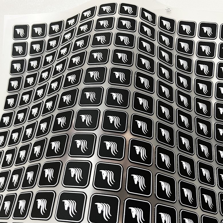 Wholesale custom fabric logo heat press vinyl transfer stickers designs vinyl patch label for apparel clothing t-shirts printing
