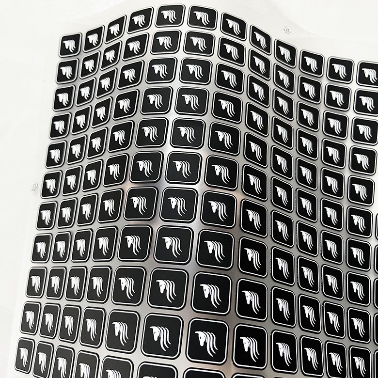 Wholesale custom fabric logo heat press vinyl transfer stickers designs vinyl patch label for apparel clothing t-shirts printing