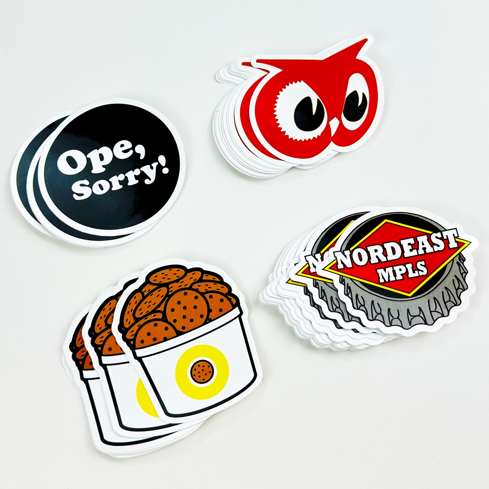 High Quality UV Resistant PVC Vinyl Die Cut Stickers Personalized Logo Label Adhesive Durable Waterproof Sticker For Outdoor Use