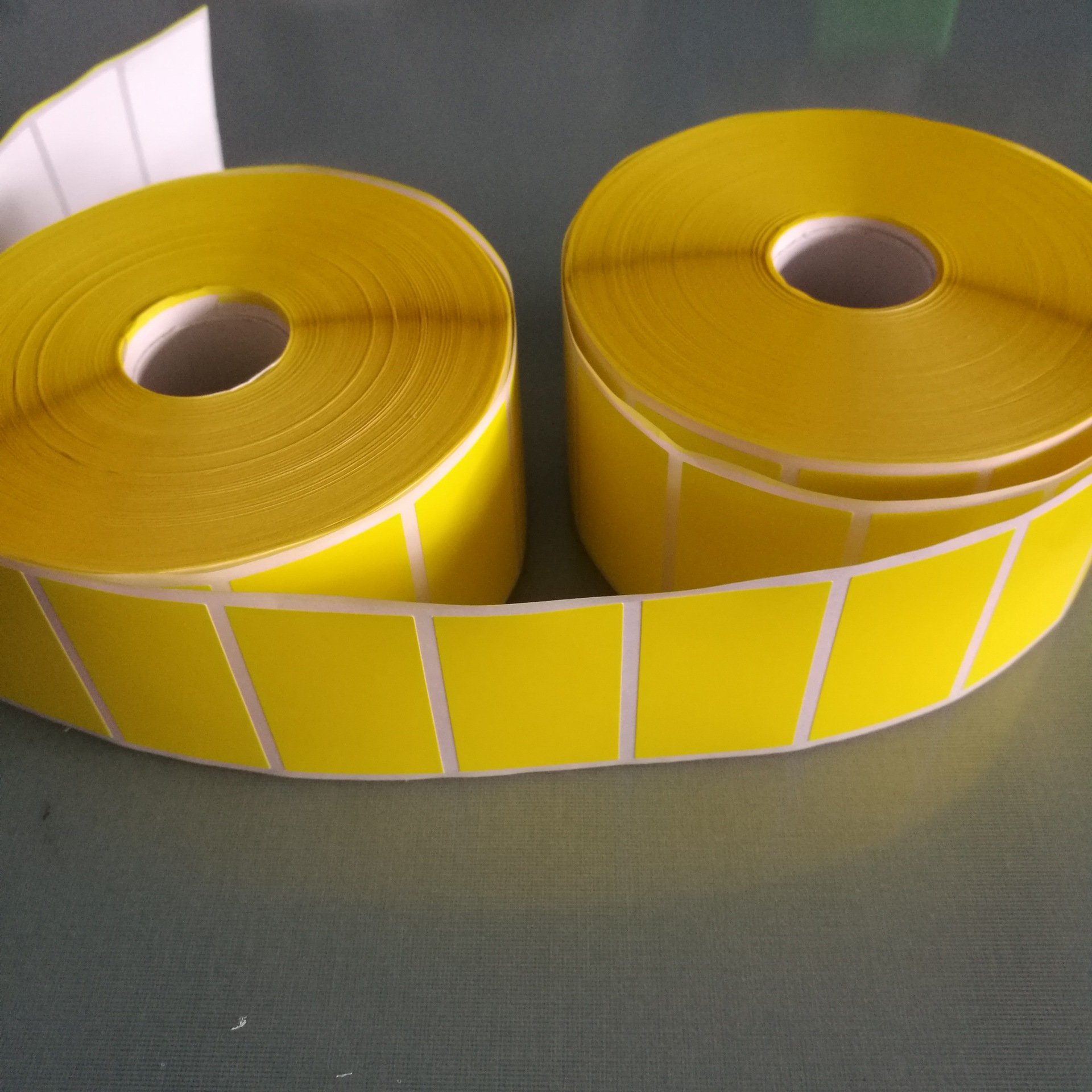Customized Waterproof Adhesive Stickers Various Types in Paper Material with Paper Printing