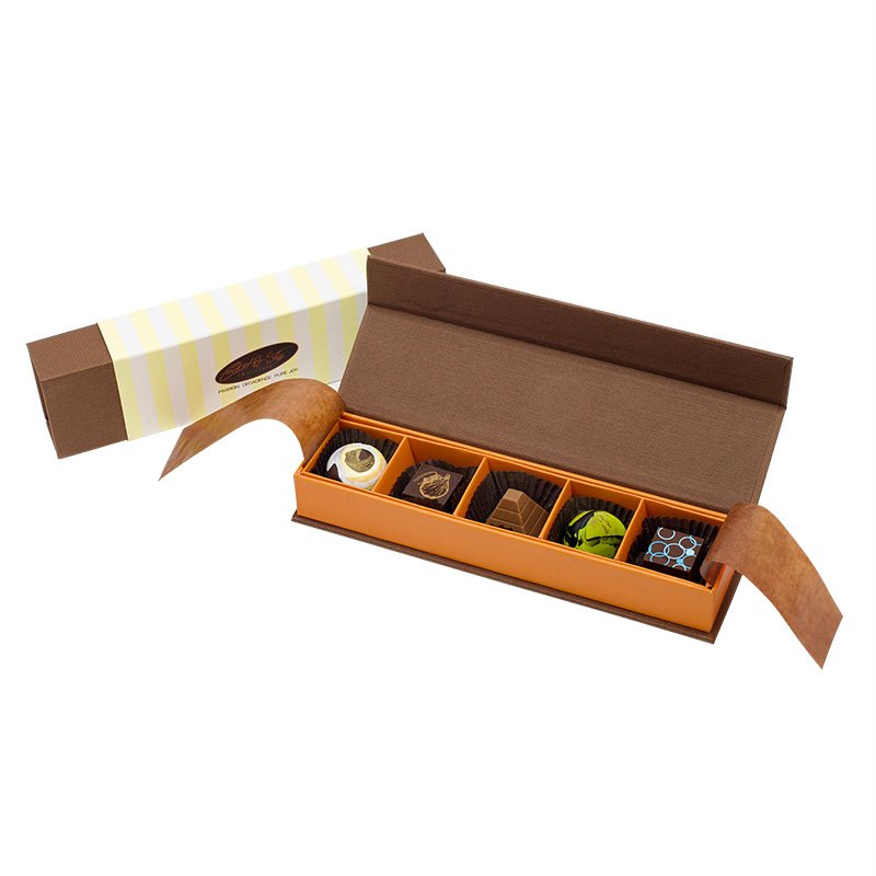 Wholesale Custom Logo Color Printing Eco Friendly Coated Paper Chocolate Box Magnetic Closure Flip Candy Packing Box With Tissue