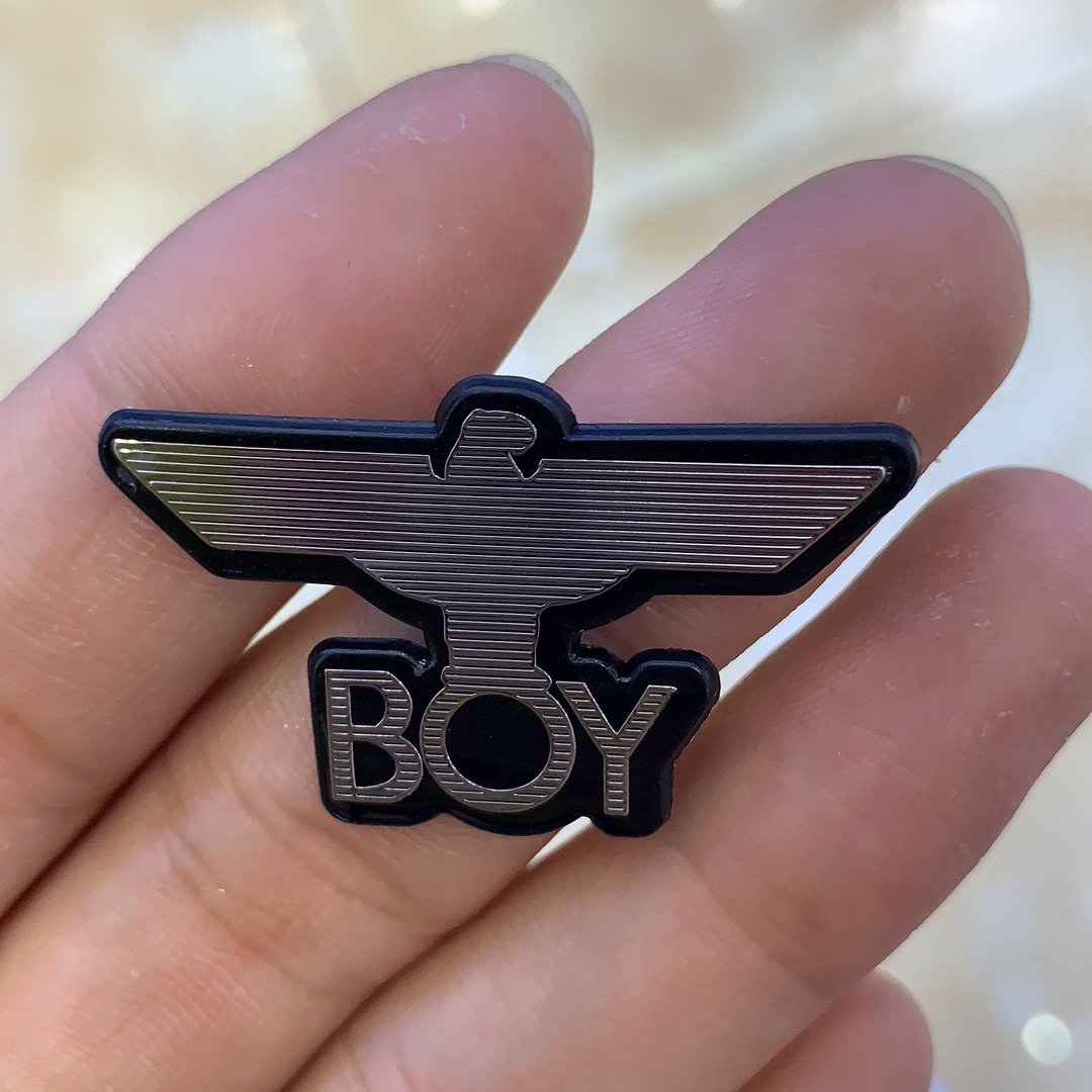 High Quality Customizable Adhesive Sticker 3D Logo Glossy Finish Nickel Material Clothing Silicone Plastic Trademark Packing