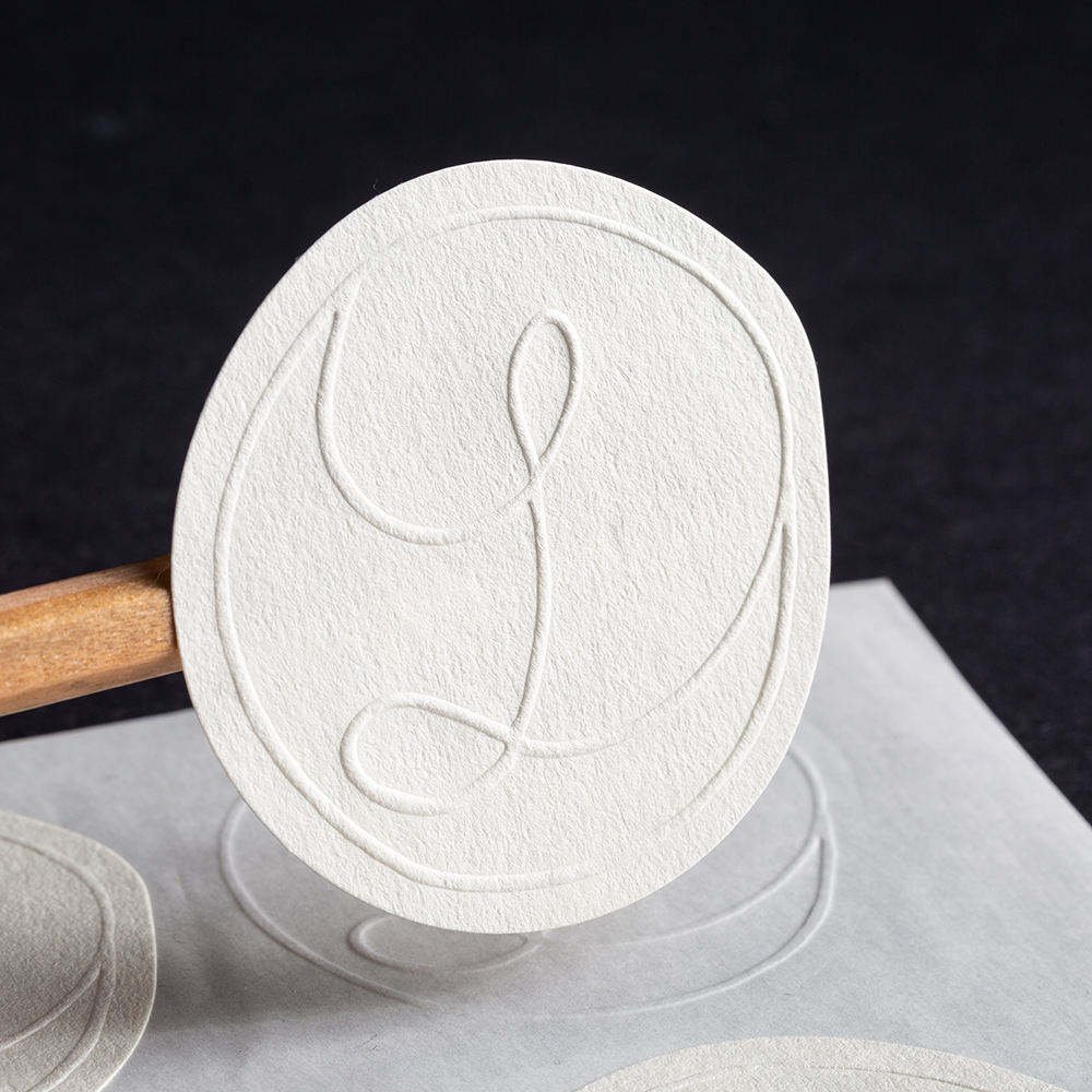 Custom High Quality Luxury Sticker Logo Wholesale Label Sticker Embossed Sticker For Candle Jar Perfume Packaging