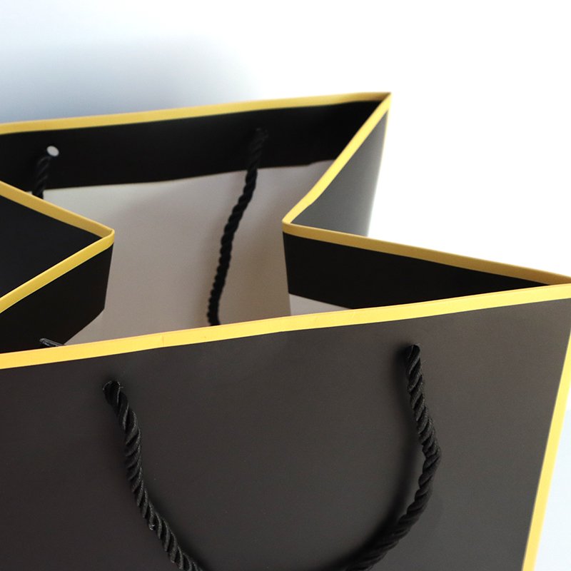 Custom Printed Pretty 250gsm Black Mixed Gold Color Coated Paper Gift Bag for Shopping