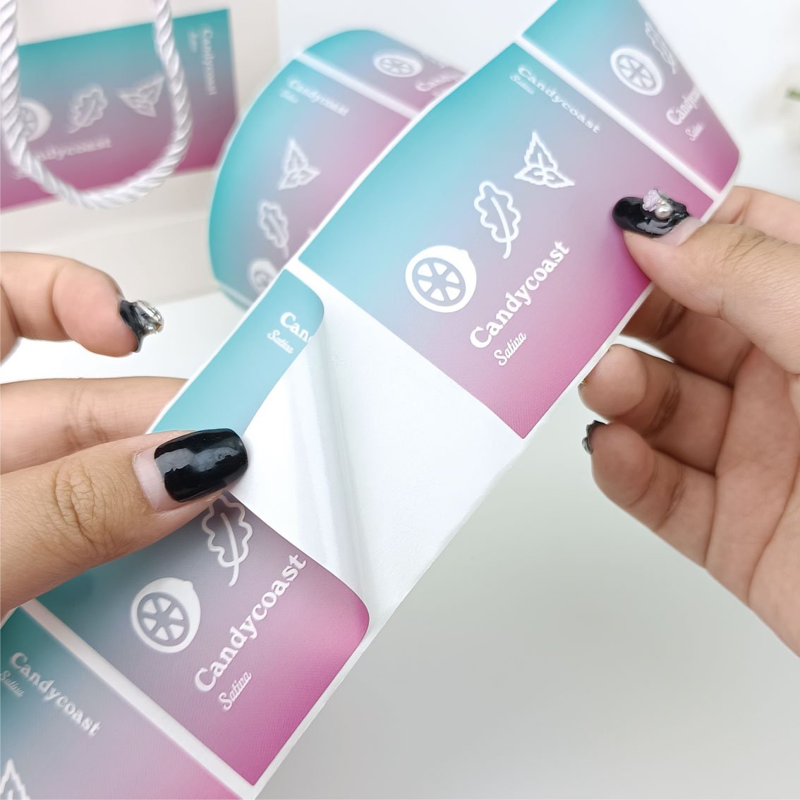 Custom logo food packaging label printing adhesive waterproof round sealed packaging sticker roll