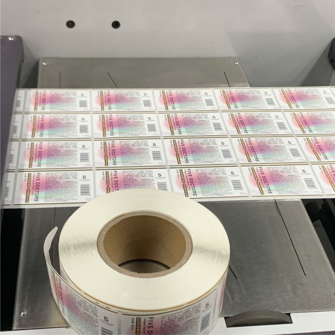 Factory custom brand logo cosmetic sticker printing adhesive waterproof gold foil cosmetic bottle sticker for packaging