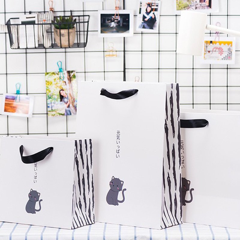 Factory Custom Gift Bag Luxury Retail Shopping Paper Bag Handle Bulk Small Shopping Bag with handles for clothing