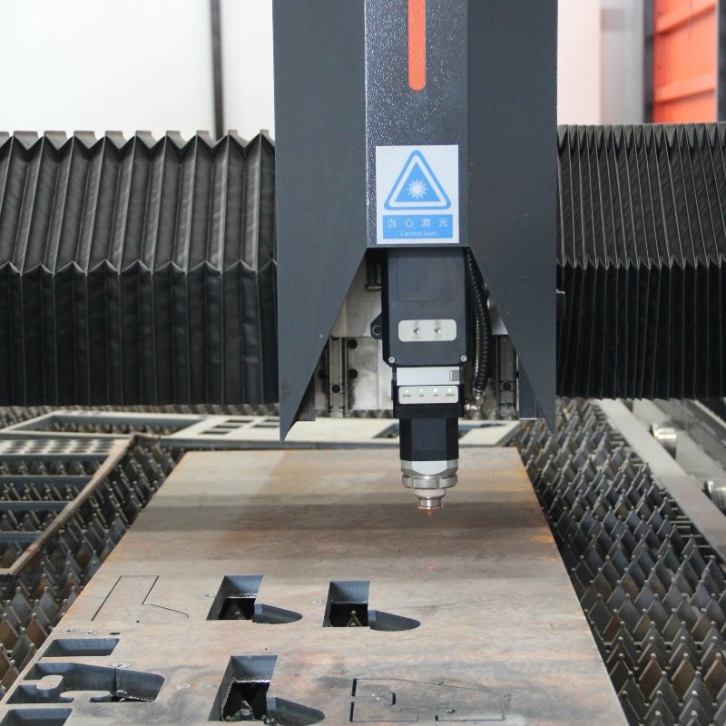 1500w 3000w 6000w Exchange table and Big cover Fiber Laser Cutting Machine for Sheet Metal with low price