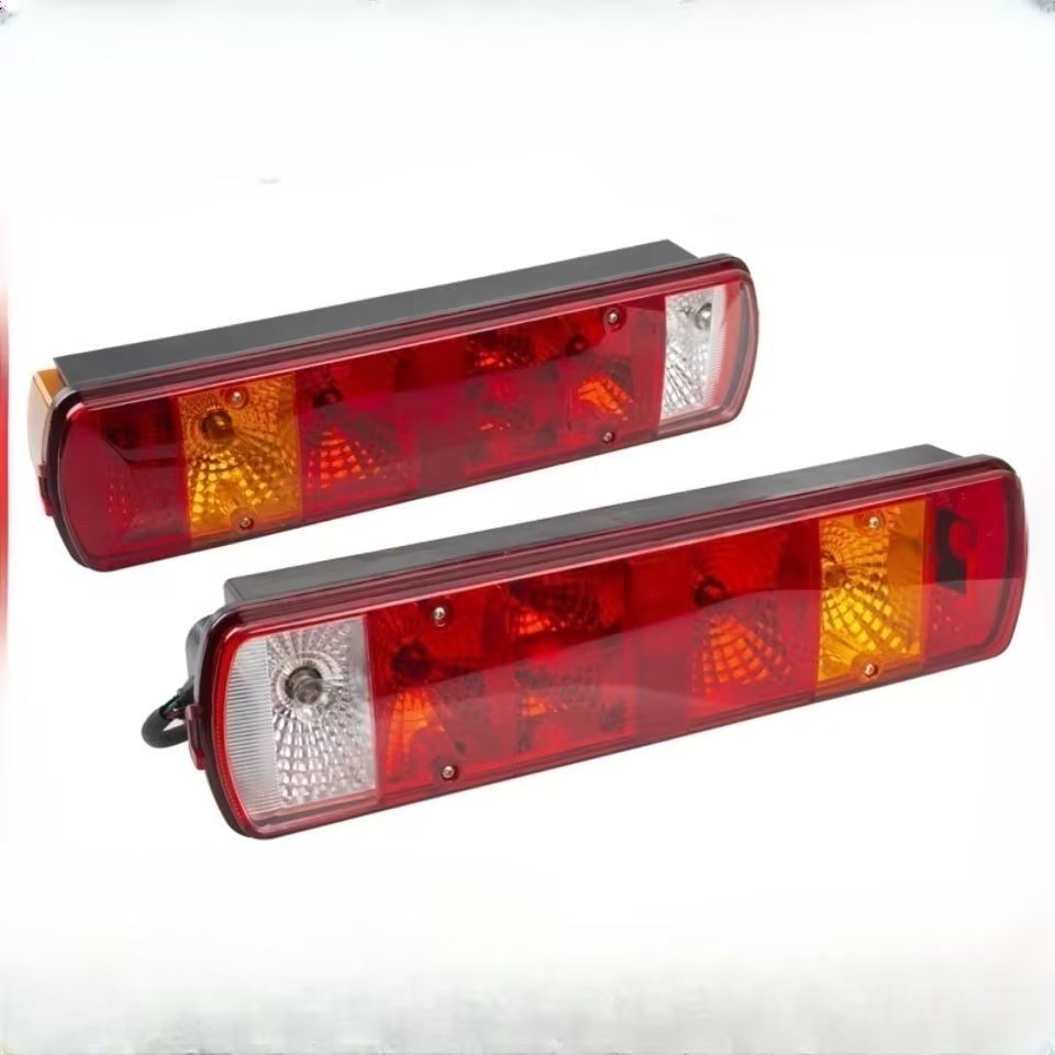 Applicable to the original rear tail light assembly and turn signal accessory of Chengdu Dayun Xianglong Light Truck