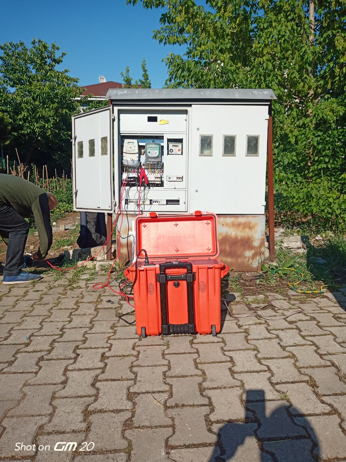 High resolution color LCD Automatically detecting pulse signals cable fault locator