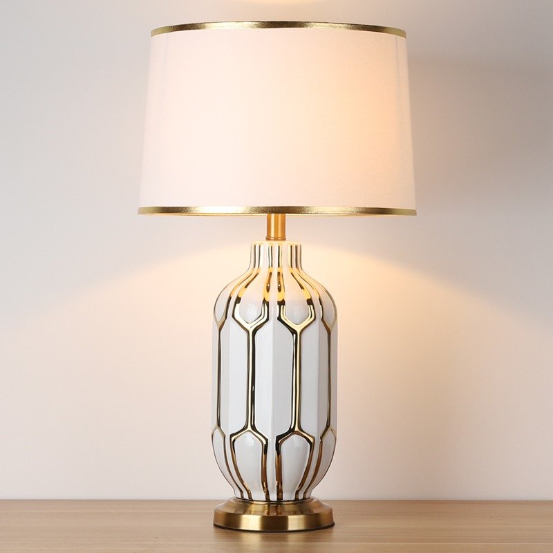 Hot Selling Indoor Living Room Modern Nordic Decoration Lighting Hotel Gold Metal Fabric Shade Bed Side Led Table Lamp