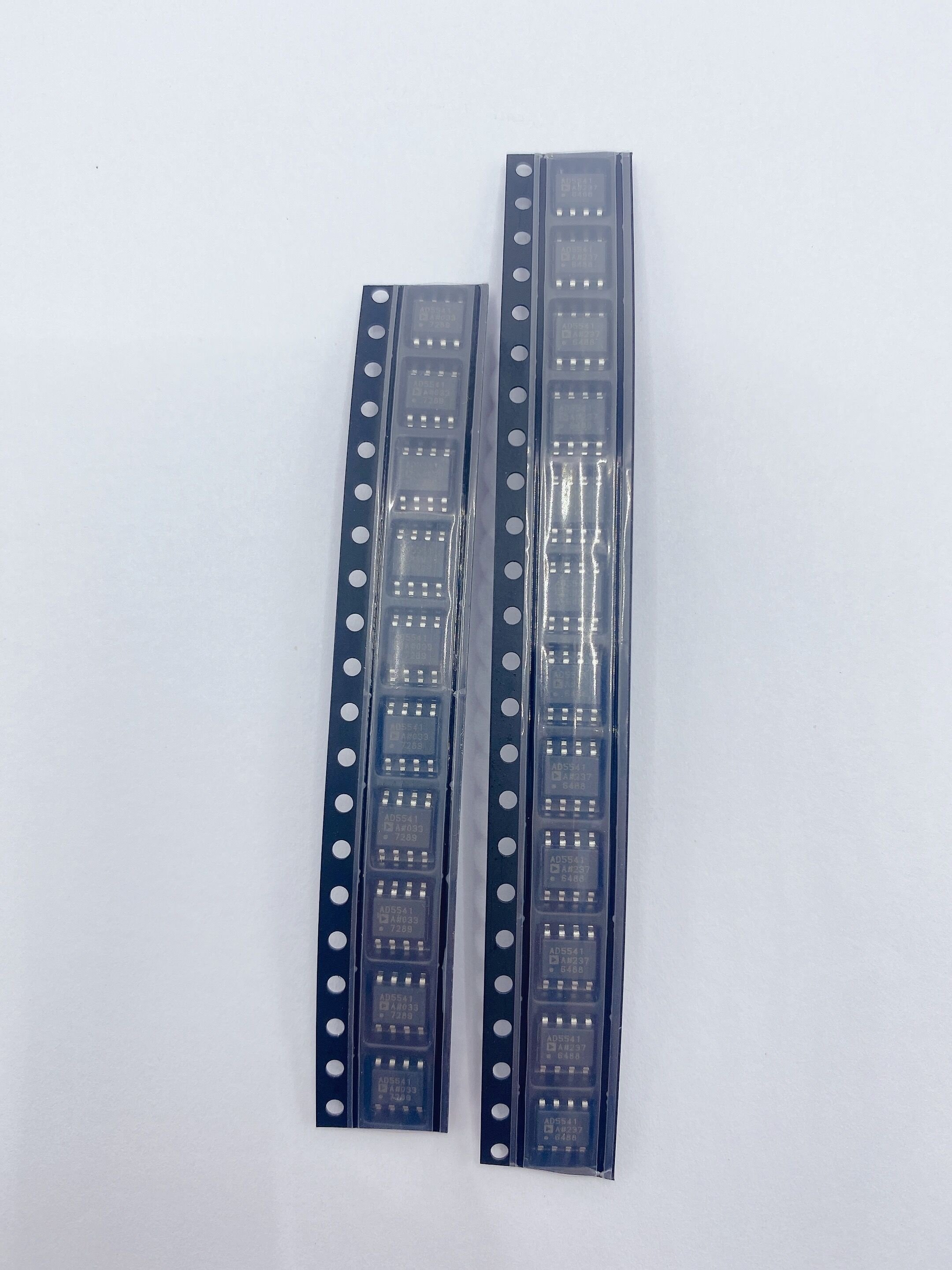 AD5541 AD5541ARZ AD5541ARZ-REEL7 new original Digital to Analog Converters 16-Bit 2.7V to 5.5V Serial Input Voltage Output SOP8