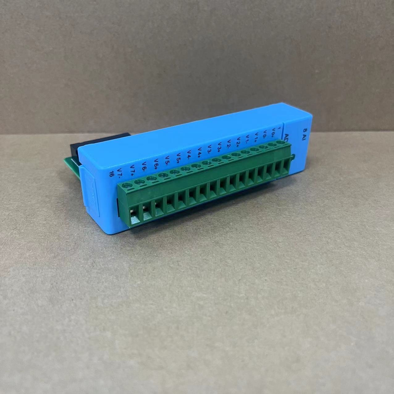 Advantech 8 universal analog input modules ADAM-5017-A4E