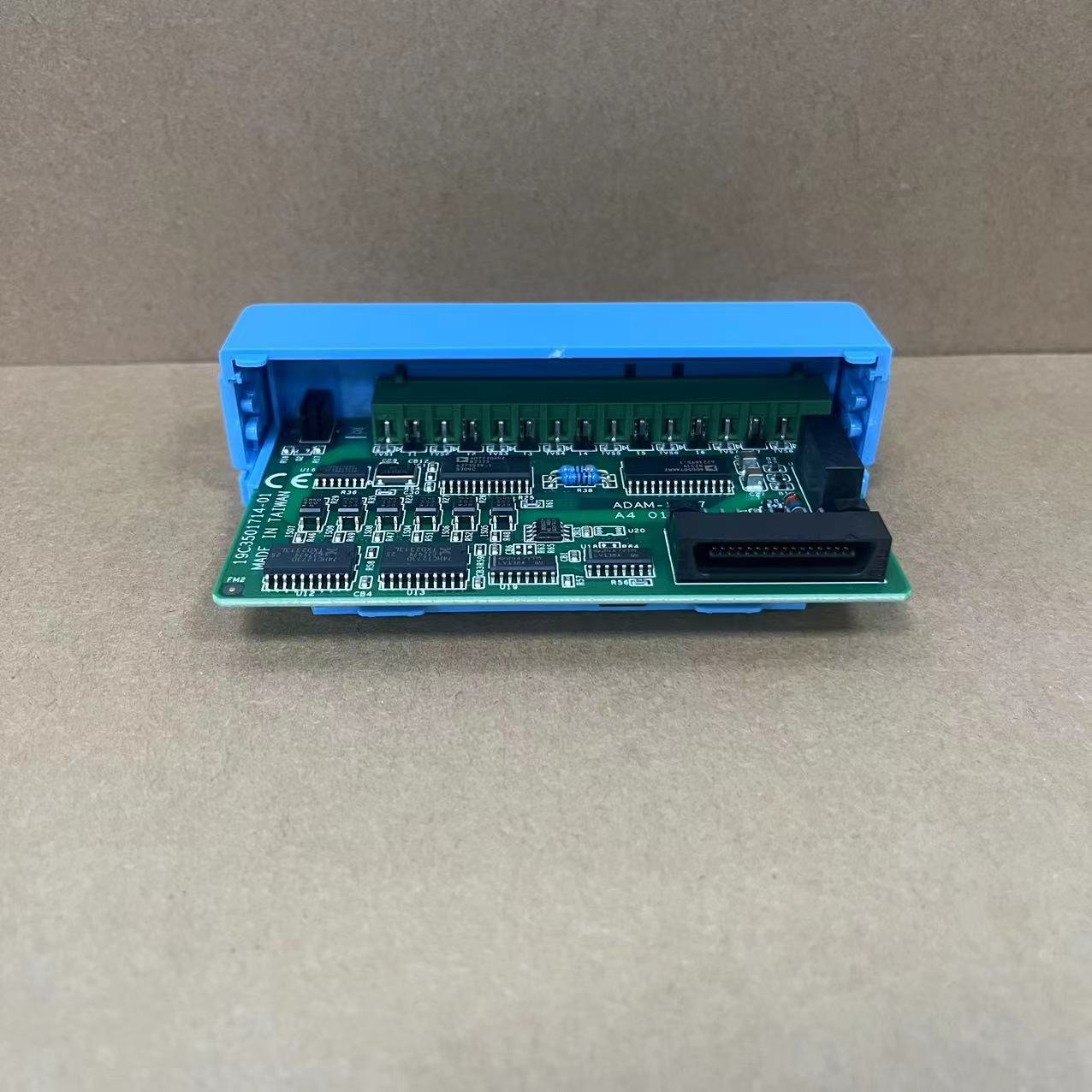 Advantech 8 universal analog input modules ADAM-5017-A4E