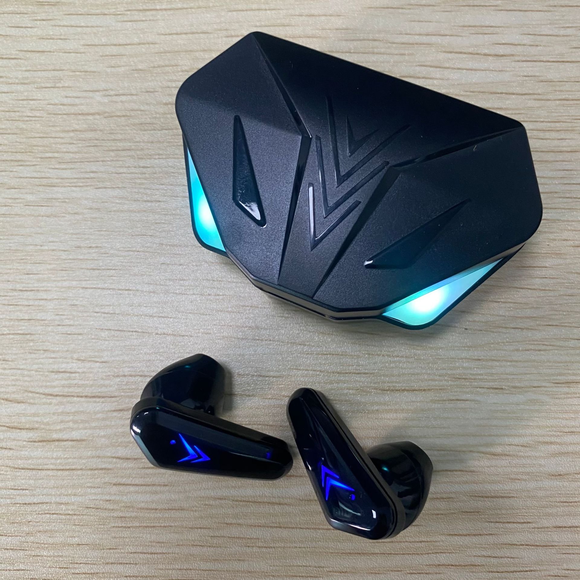 2022 hot selling X15 tws wireless game earbuds cool led breath light low latency hifi stereo sports in earbuds BT5.0