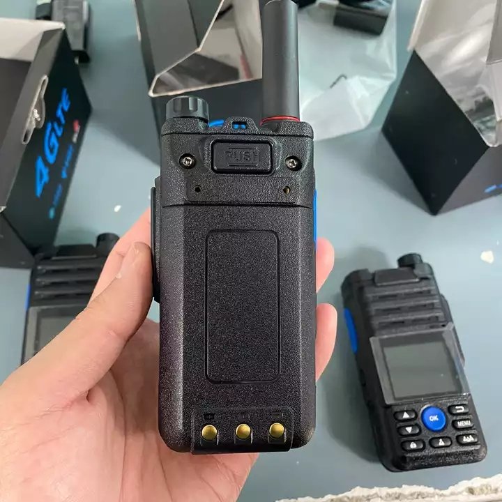 Zello walkie talkie KOLEEJ Poc Wifi Blue tooth colorful Display walkie talkie 4G/3G/2G GPS tracking Radio