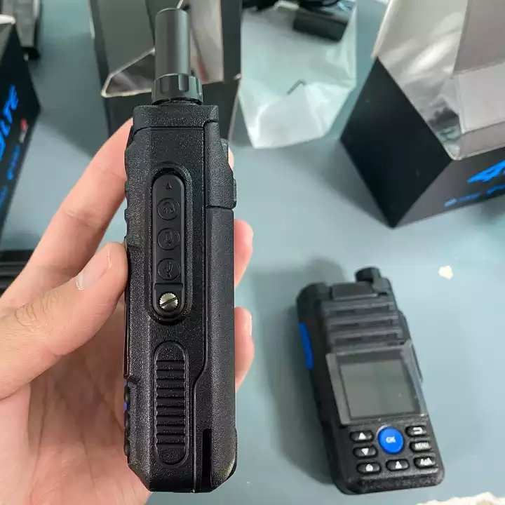 Zello walkie talkie KOLEEJ Poc Wifi Blue tooth colorful Display walkie talkie 4G/3G/2G GPS tracking Radio