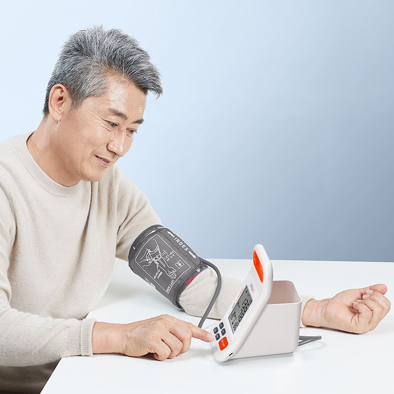 Pangao medical instrument home use smart heart rate talking bp machine upper arm digital blood pressure monitor