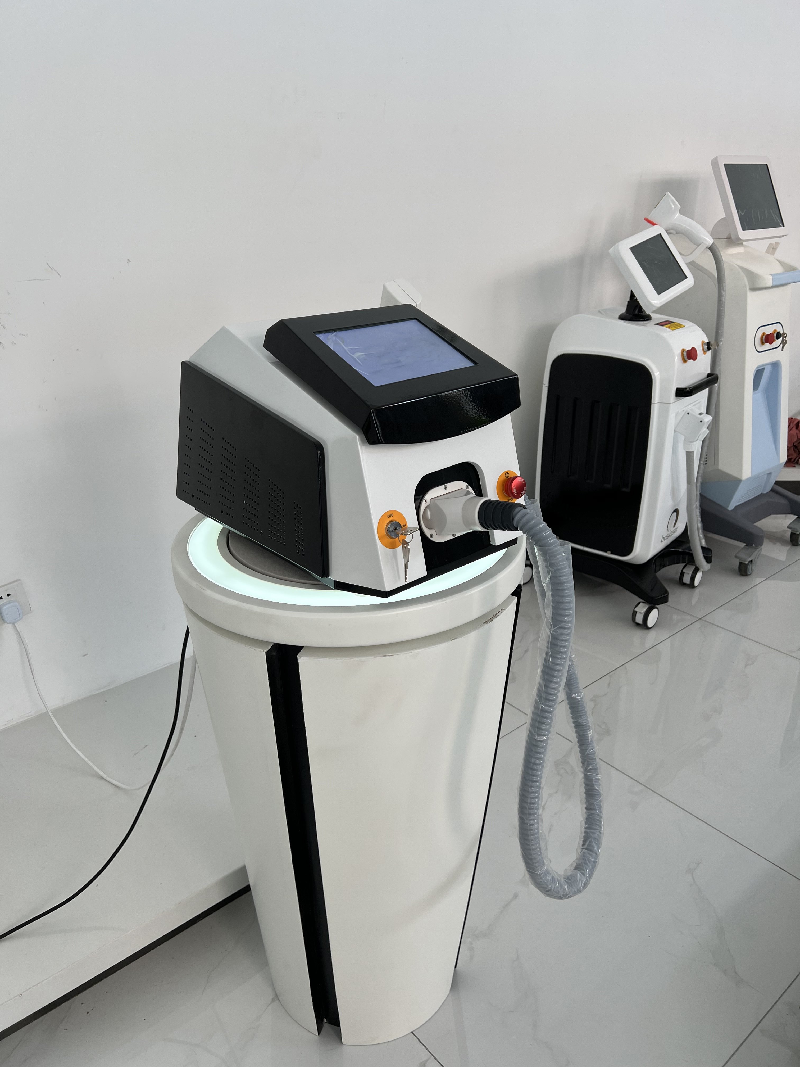 Desktop Nd Yag Laser Tattoo Removal laser Factory Direct Sales 1064 532 1320nm machine Q Switch Nd Yag Laser Tattoo Removal