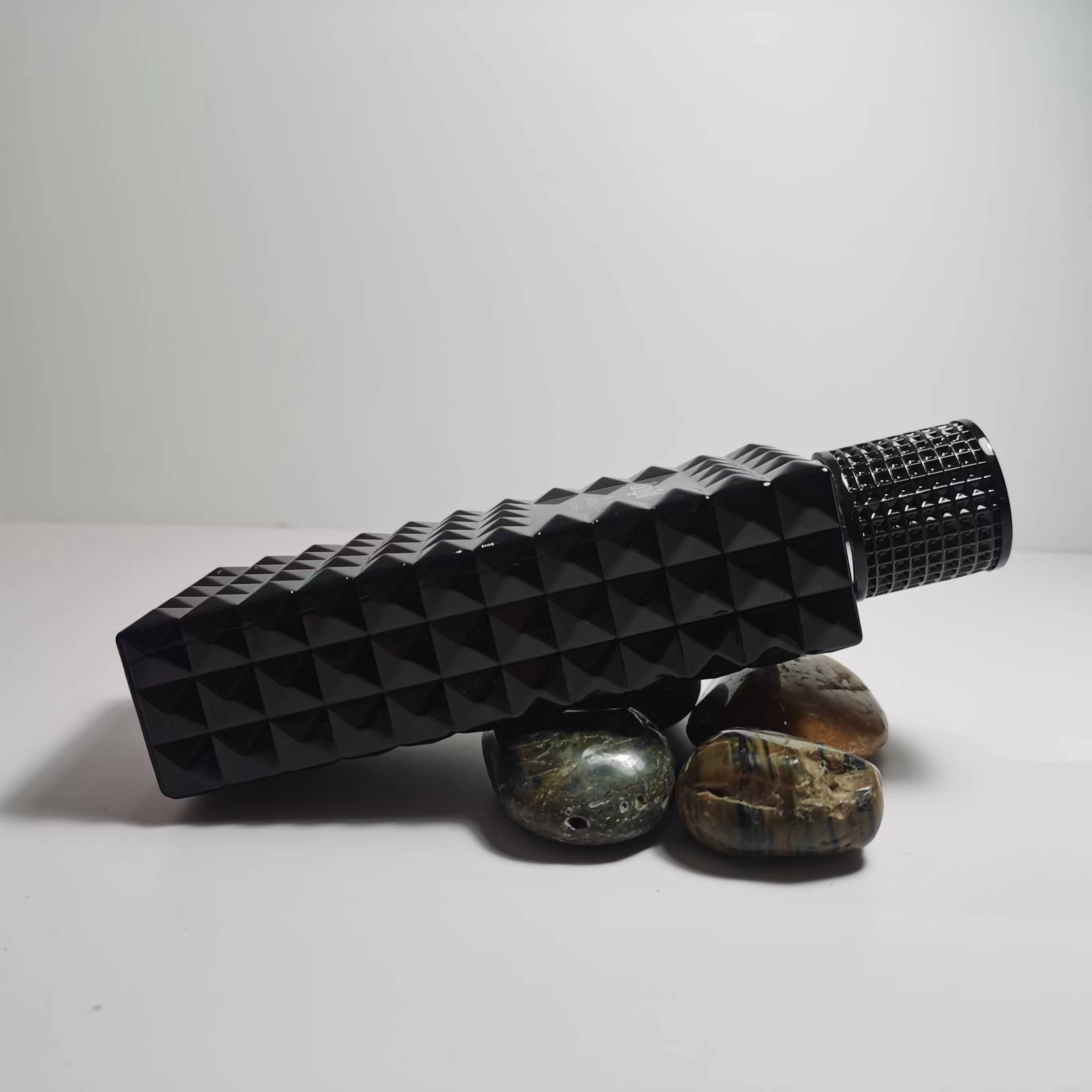 Custom black Luxury Hedgehog mesh surface 100 ml glass parfum bottle Top quality men's perfume bottle with black lid