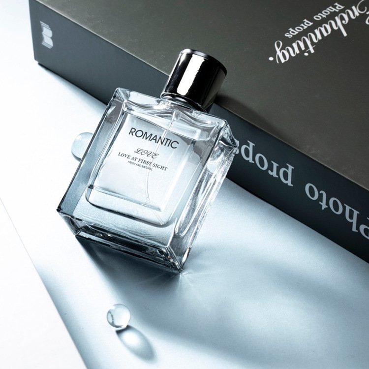 Delicate packaging Men's perfume Lasting fragrance non-pungent flower fruit fragrance fragrance