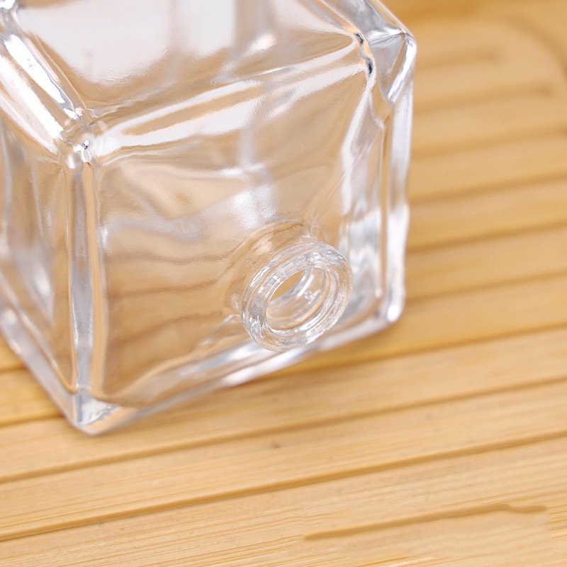 Factory direct sales 70ml perfume daily fine spray glass bottle men's portable hydration spray empty bottle