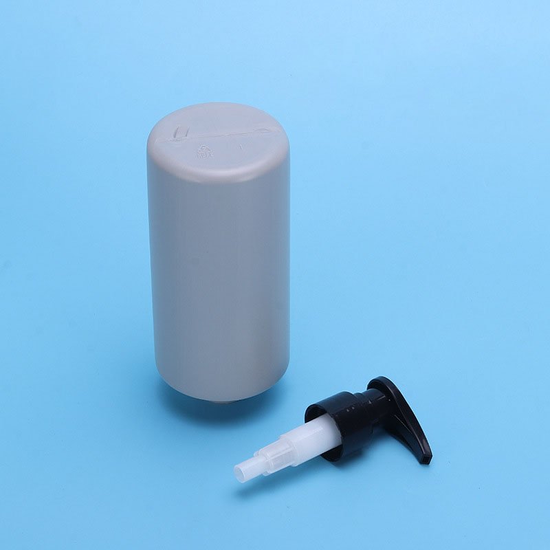 Men's body round lotion bottle with pump 300ml pet plastic bottles shampoo and conditioner bottles