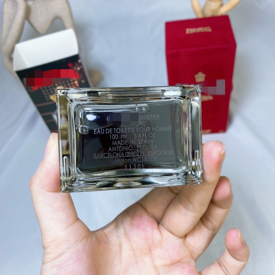 New Jean Perfume in Roll-On and Spray Forms Long-Lasting Light Fragrance Mineral-Based Ingredients Wholesale