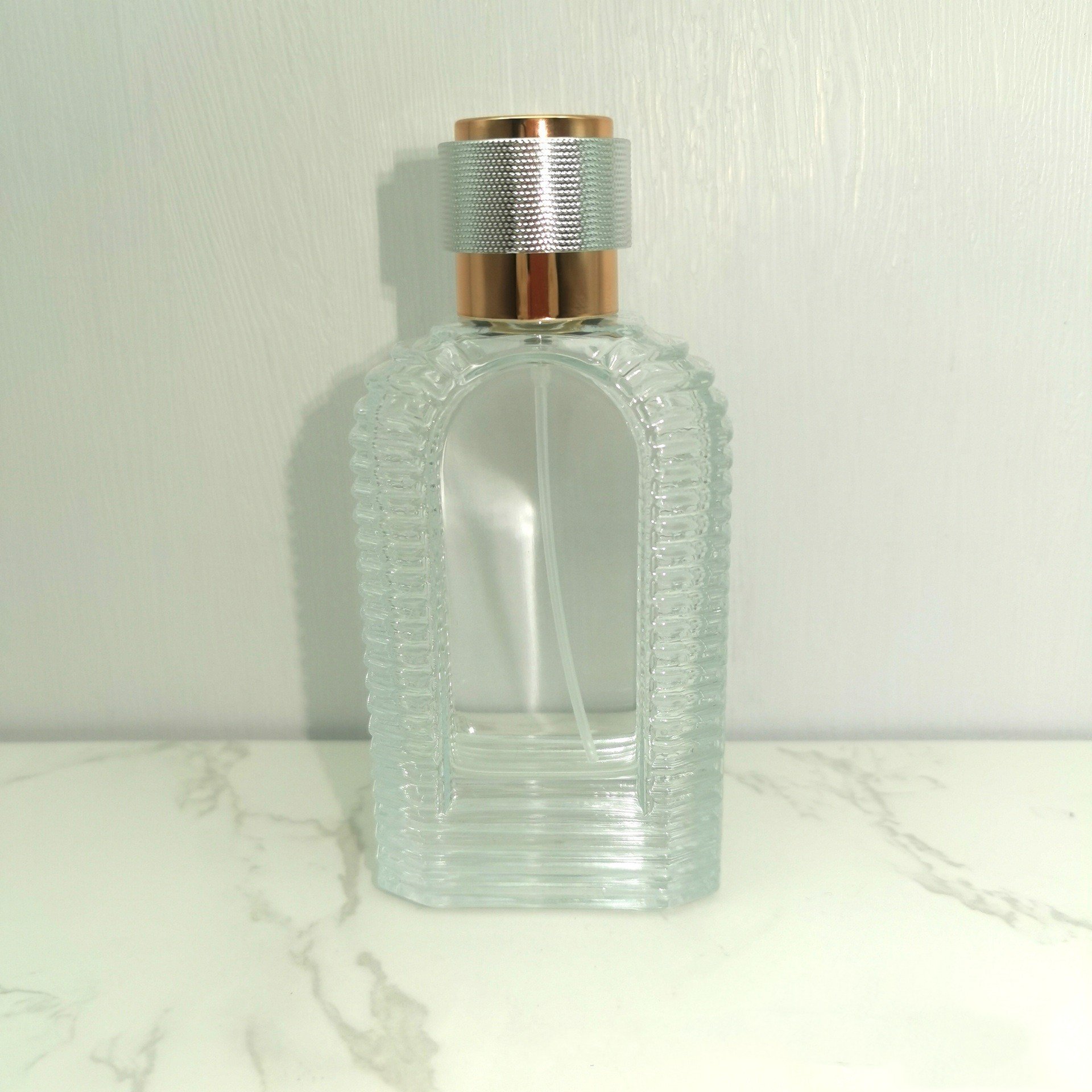 Luxury Spot new portable 60ml transparent glass spray perfume bottle for women and men's perfumes