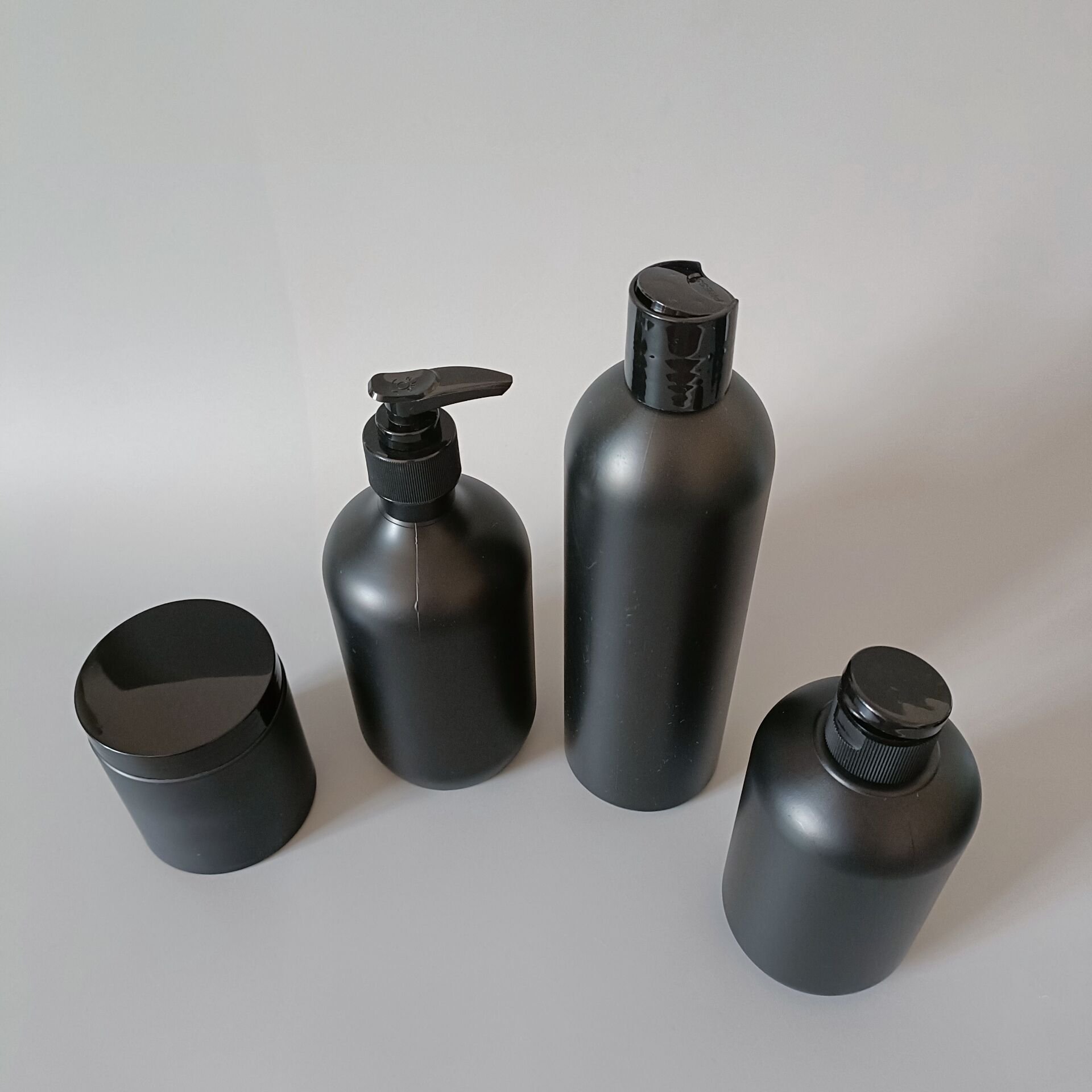 Luxury customize logo matt black plastic men's Skincare Cosmetic Lotion shampoo hair oil face cream packing Bottles And Jar Set